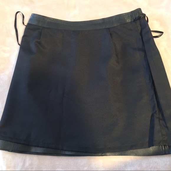 Vintage Cache Black Leather Mini Skirt 80’s Lined Zipper Size 6 - Picture 3 of 8